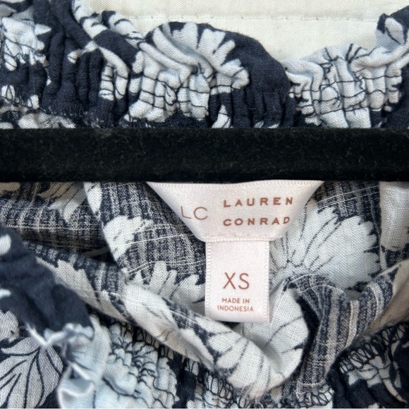 Lauren Conrad Navy and White Puff Sleeve Crop Blouse. Romantic. - Picture 4 of 8